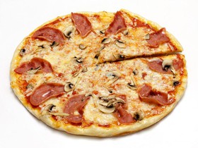 Пицца ветчина и сыр - Фото