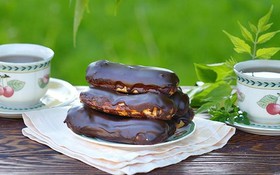 Пирожное Эклер шоколадный - Фото