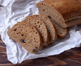 Хлеб ржаной с черносливом - Фото