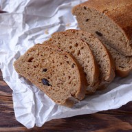 Хлеб ржаной с черносливом Фото