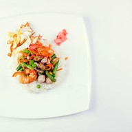 Рис с морепродуктами и овощами Фото