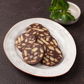 Шоколадная колбаска с печеньем - Фото
