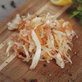 Салат из маринованной капусты - Фото