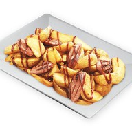 Картофельные дольки с колбасками Фото
