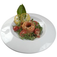 Салат с лососем и вялеными томата Фото