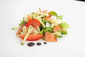 Легкий салат с семгой - Фото