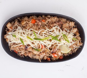 Жареный рис с морепродуктами - Фото