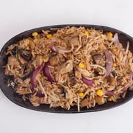 Жареный рис с овощами Фото