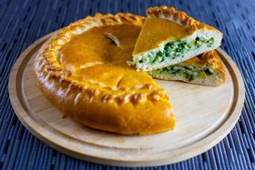 Пирог с зеленым луком и яйцом - Фото