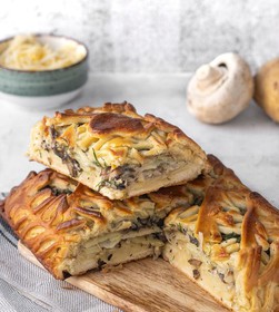 Пирог с картофелем, грибами и сыром - Фото