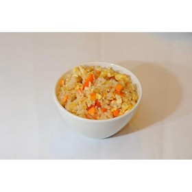 Жареный рис с овощами и яйцом - Фото