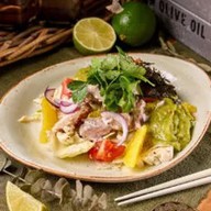 Фреш-салат с курицей и гуакамоле Фото