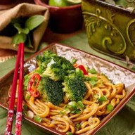 Китайская лапша с овощами Фото