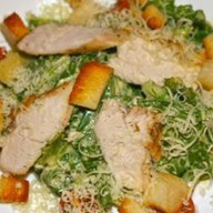 Цезарь салат с курицей Фото