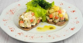 Оливье с языком и курицей - Фото