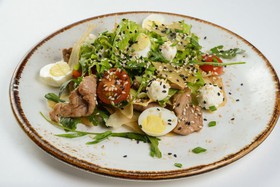 Салат со свининой в азиатском стиле - Фото