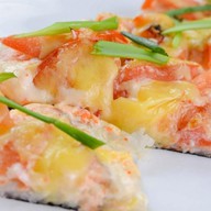 Суши-пицца с семгой Фото
