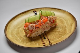 Салат с кальмаром, луком и перцем - Фото