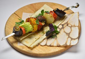 Шашлык из овощей жареных на гриле - Фото