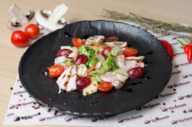 Овощной салат с копченой индейкой - Фото