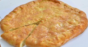 Пирог с семгой, картофелем и сыром - Фото