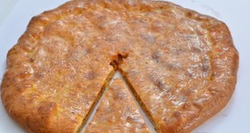 Пирог с фаршем, капустой и картофелем - Фото