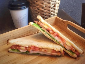 Сэндвич с копченой курочкой - Фото