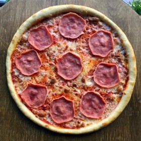 Ветчина и сыр пицца - Фото