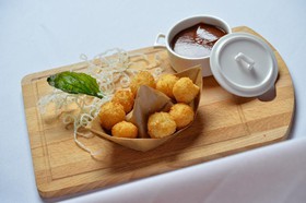 Сырные шарики с соусом BBQ - Фото