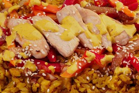Вок с рисом и курицей карри - Фото