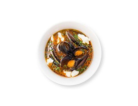 Томатный суп с мидиями - Фото