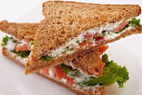 Сэндвич с семгой и сыром - Фото