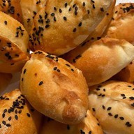 Фуршетные пирожки семга и лук Фото