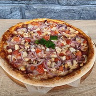 Мясной пир пицца Фото