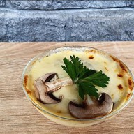 Жюльен с курицей и грибами Фото