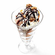 Ванильное мороженое с грецким орехом Фото