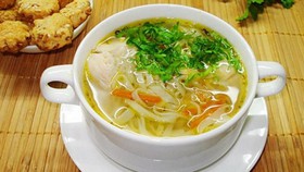 Суп куриный с домашней лапшой - Фото