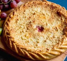 Осетинский пирог с вишней и яблоком - Фото