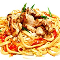Лапша яичная с курицей в сливках Фото