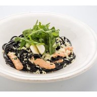 Спагетти нери с лососем Фото