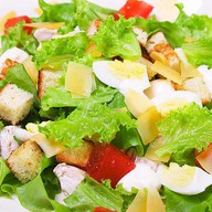 Цезарь с куриной грудкой Фото