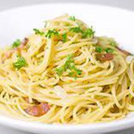 Спагетти с соусом карбонара Фото