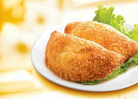 Кальцоне с куриным филе, сырный - Фото