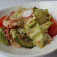 Салат овощной с киноа ланч Фото