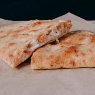 Кальцоне с курицей и сыром Фото