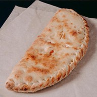 Кальцоне с ветчиной и сыром Фото