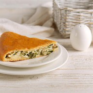 Пирог осетинский с луком, яйцом и сыром Фото
