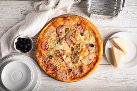 Пицца с языком и беконом - Фото