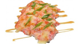 Суши-пицца с креветками и кальмаром - Фото