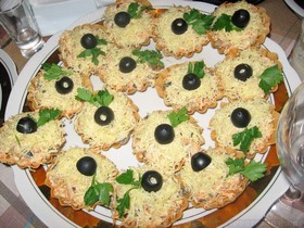 Тарталетки с курицей и маслинами - Фото